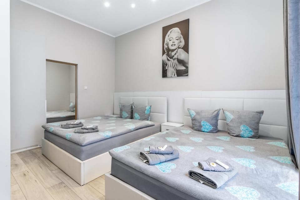 Bed, View (from property/room), Photo of the whole room, Decorative detail, towels