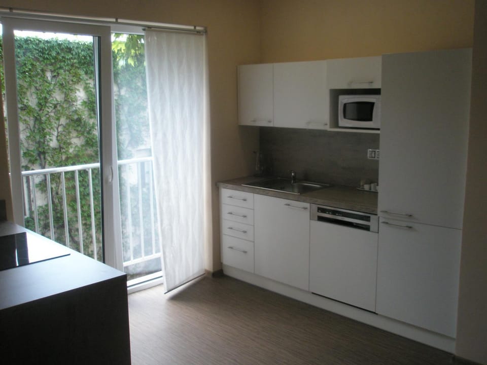 Day, Kitchen or kitchenette, Kitchen or kitchenette