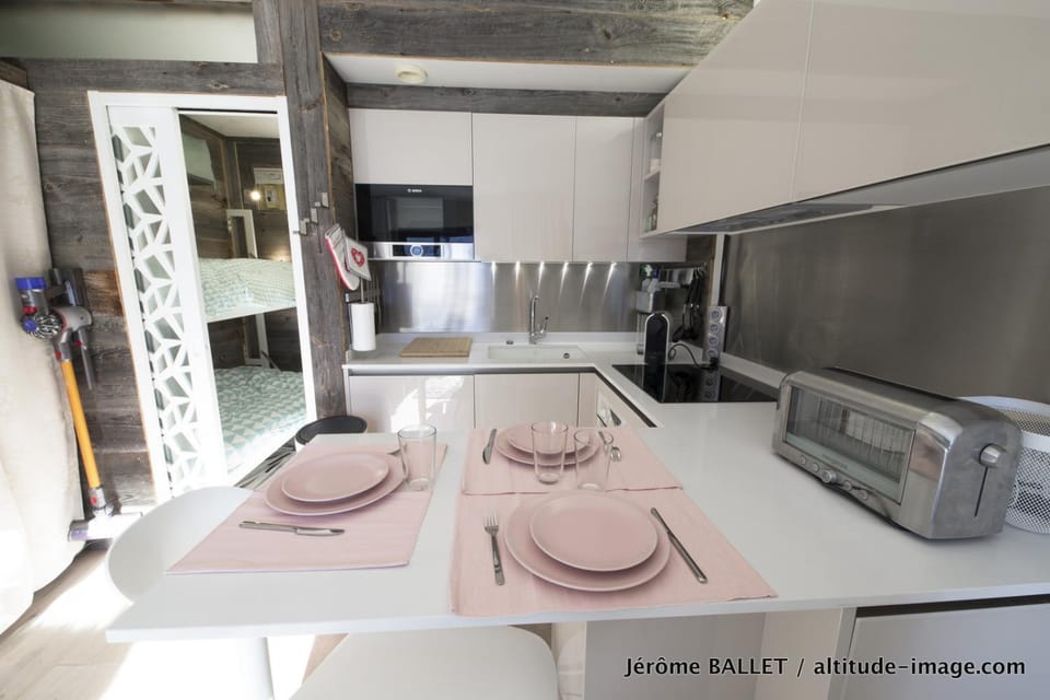 Kitchen or kitchenette