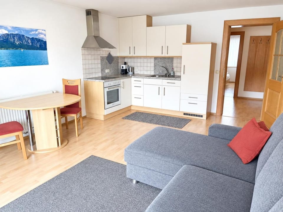 Gästehaus Jedinger - Easy Lake Access by Tram Bed and Breakfast in Upper Austria