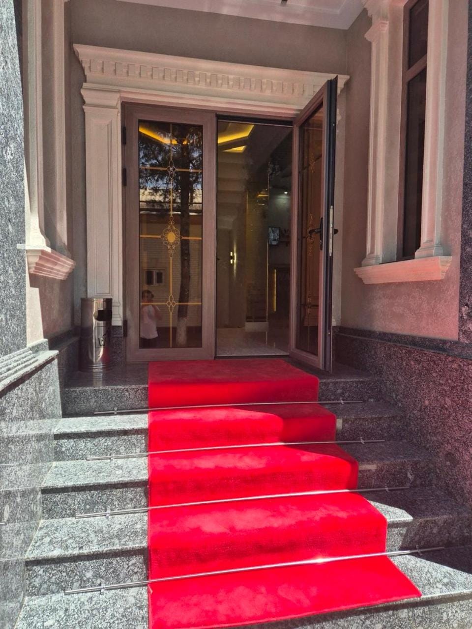 Facade/entrance