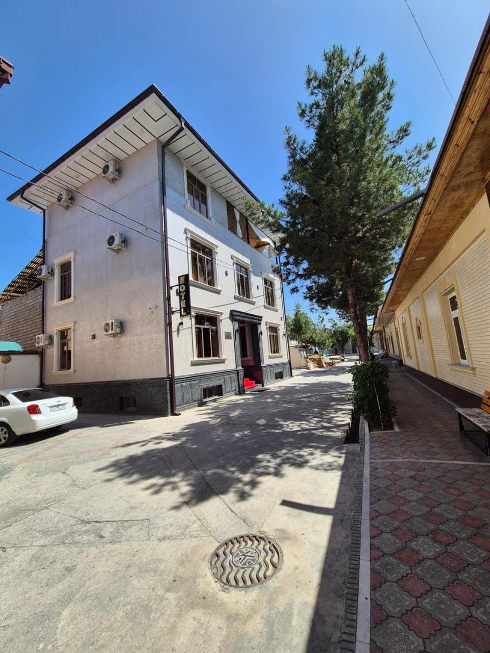 Facade/entrance