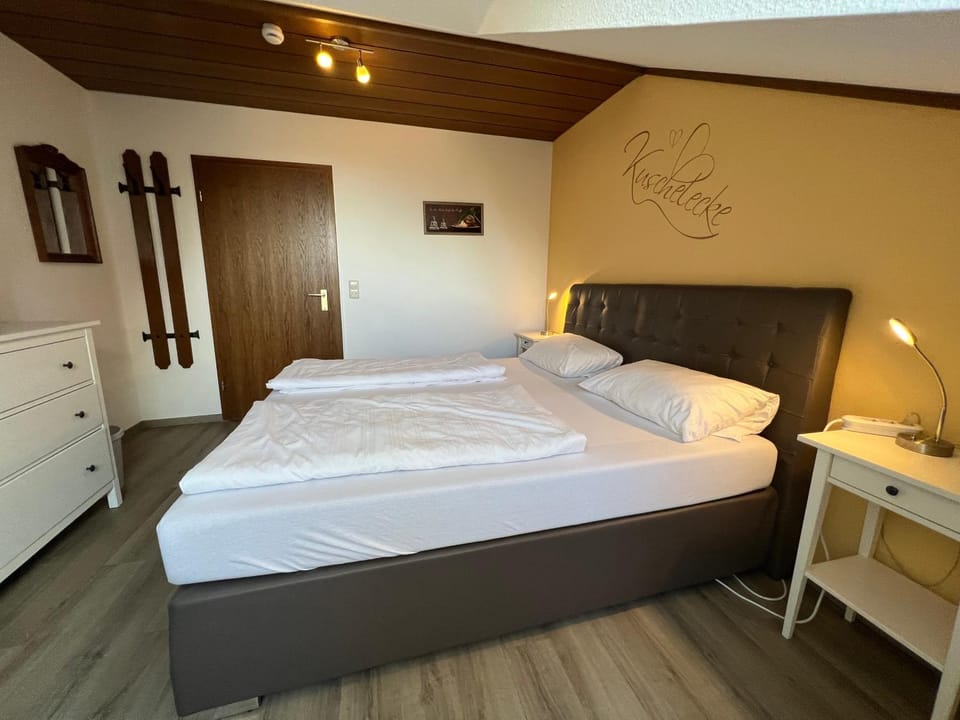 Photo of the whole room, Bedroom