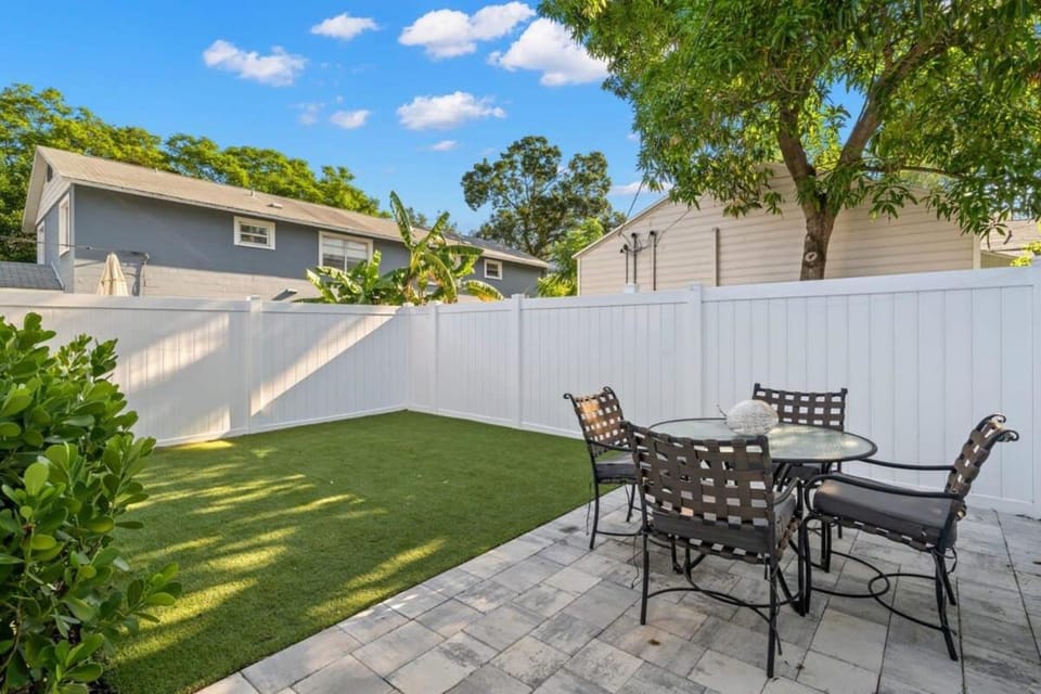 NEW! SoHo Suite, Steps to S Howard Ave House in Tampa