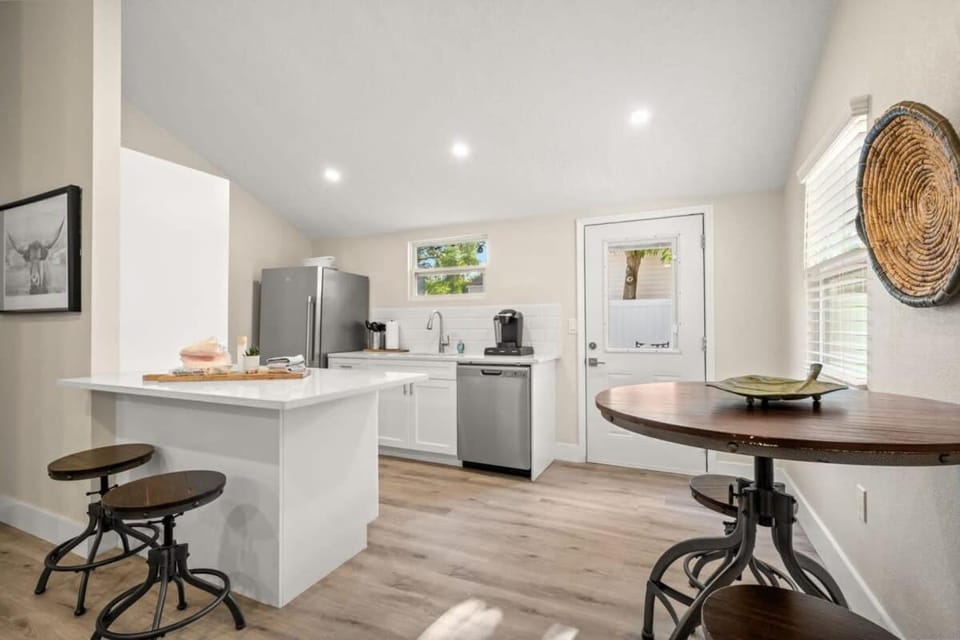 NEW! SoHo Suite, Steps to S Howard Ave House in Tampa