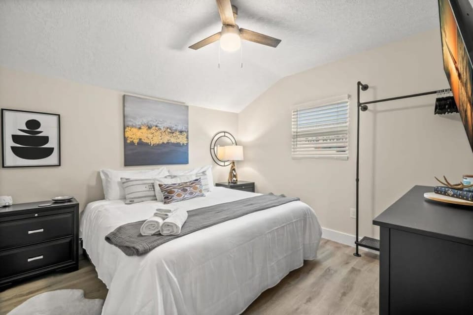 NEW! SoHo Suite, Steps to S Howard Ave House in Tampa