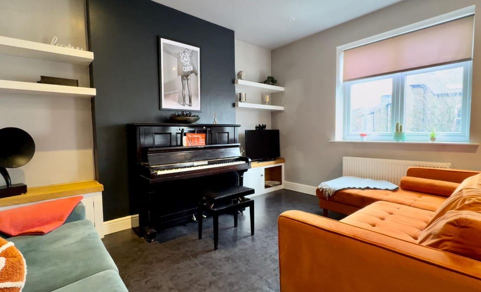 Kitchen or kitchenette, Living room, Seating area