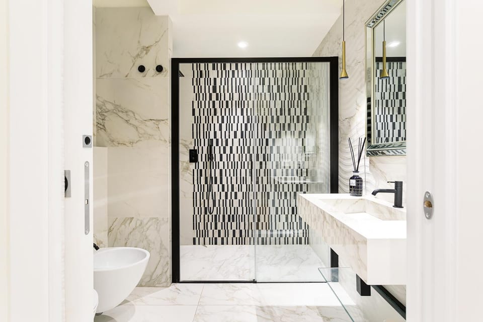 Shower, Toilet, Bathroom, bidet, towels