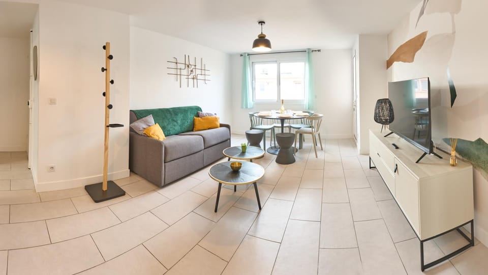 TV and multimedia, Living room, Dining area