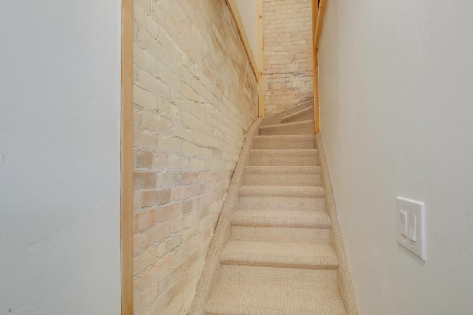 1 Block to Town! Convenient Logan Apartment Apartment in Logan