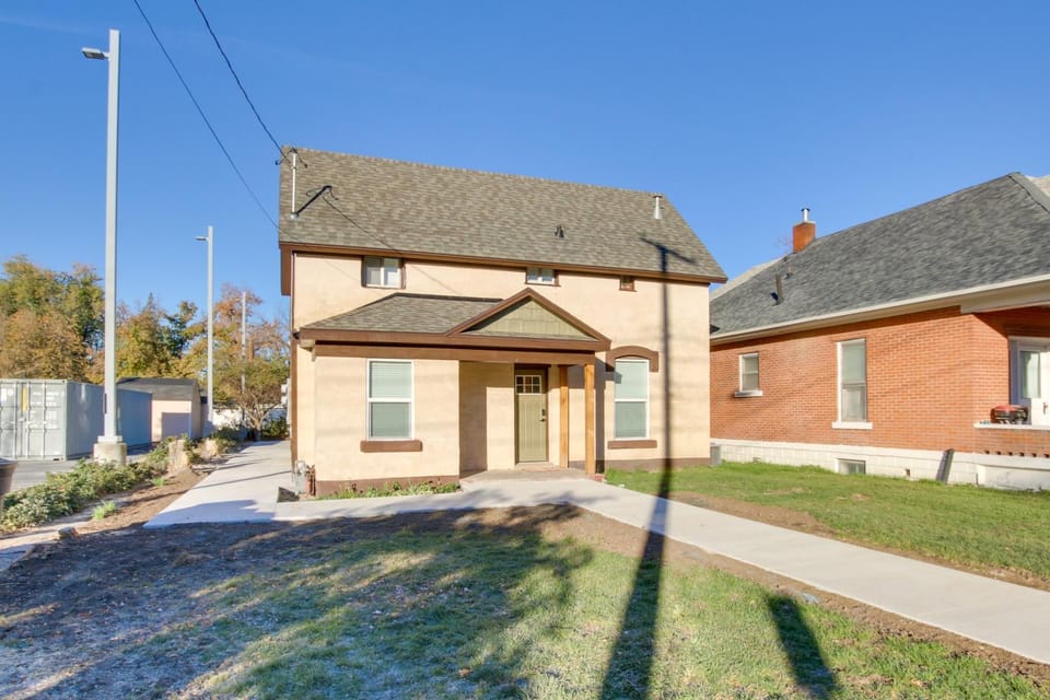 1 Block to Town! Convenient Logan Apartment Apartment in Logan