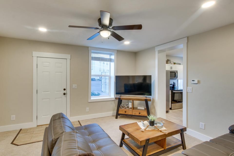 Smart TV + Central A/C! Stylish Logan Retreat Apartment in Logan