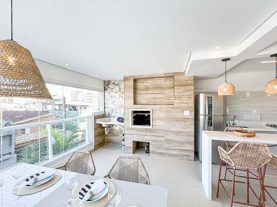 Apto Enseada Guarujá com Terraço Gourmet a 5 minutos da praia Apartment in State of São Paulo