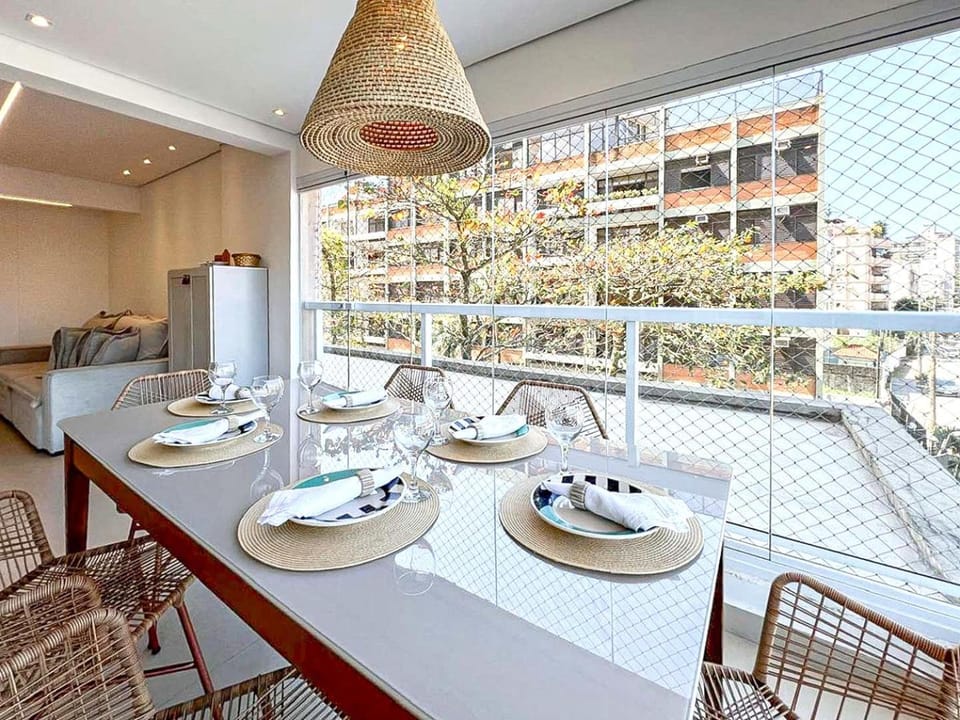 Apto Enseada Guarujá com Terraço Gourmet a 5 minutos da praia Apartment in State of São Paulo