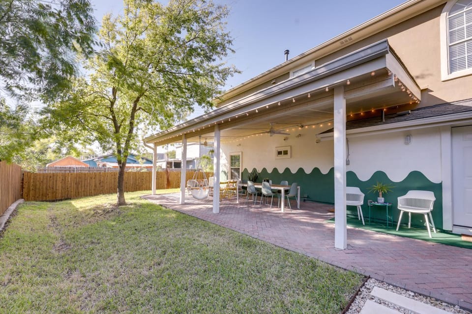 5 Mi to Dtwn Austin Vibrant Home with Patio House in Montopolis