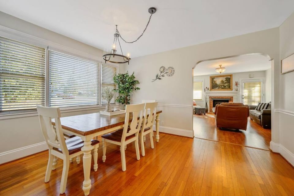 Center St Retreat - 1 Block from Downtown! House in Apex