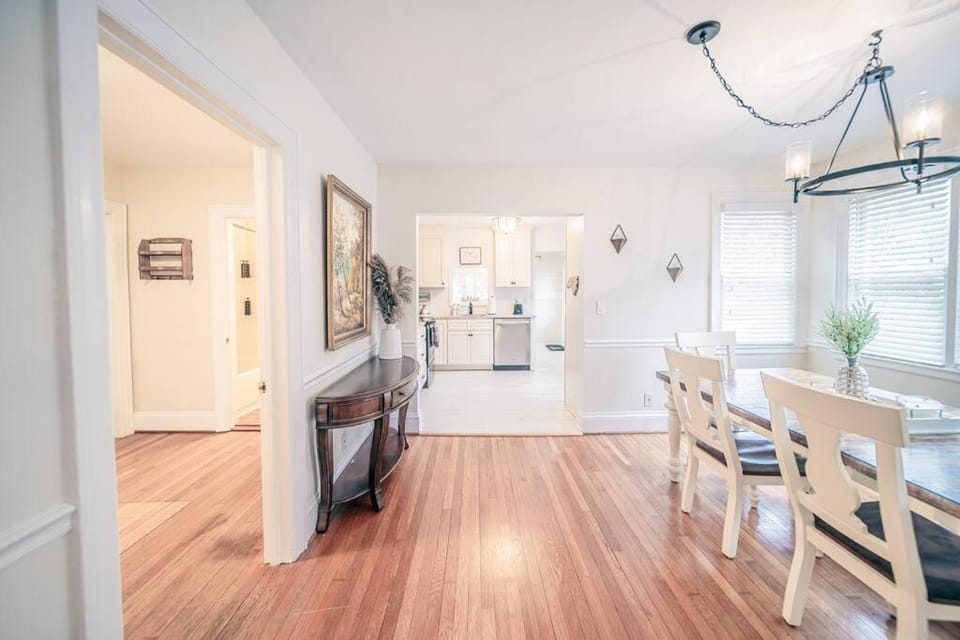 Center St Retreat - 1 Block from Downtown! House in Apex