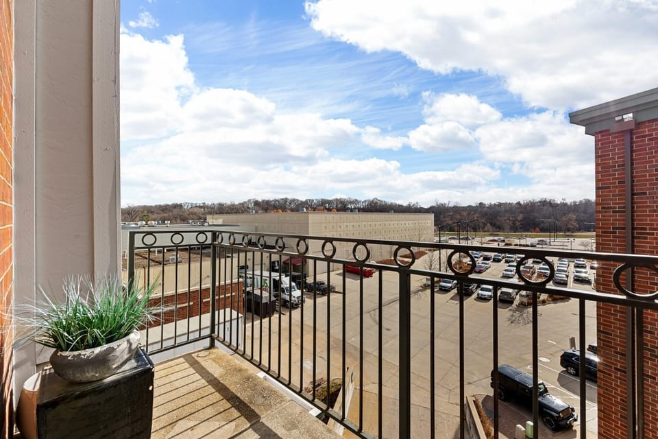 Balcony/Terrace, Seating area, River view, internet