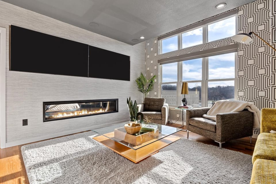 TV and multimedia, Living room, Decorative detail, Seating area, River view, fireplace, flat iron, internet, air conditioner