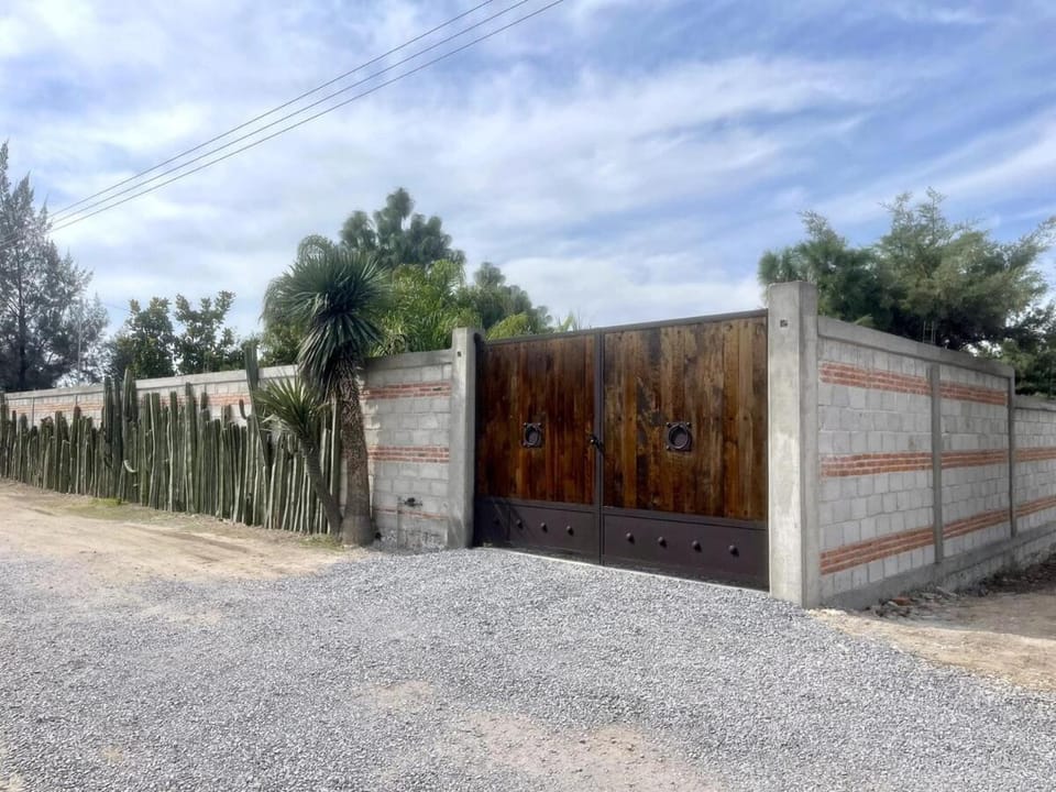 Casa Dharma con albercajacuzzi House in Tequisquiapan