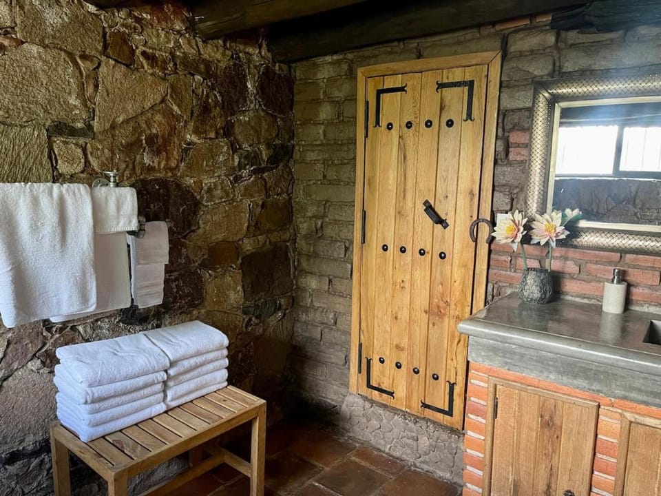 Casa Dharma con albercajacuzzi House in Tequisquiapan