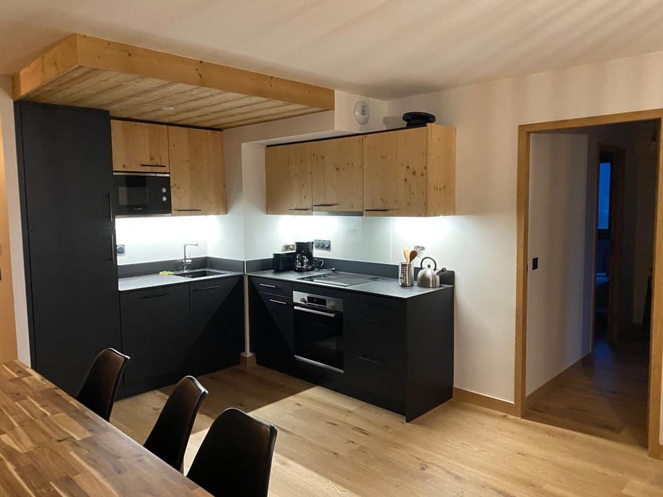 Appartement charmant au pied des pistes avec balcon et parking - FR-1-692-93 Apartment in Haute-Savoie