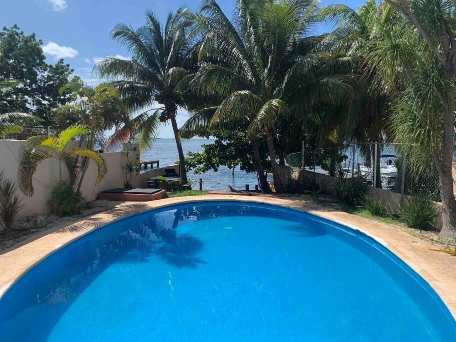 Natural landscape, Garden, Garden view, Lake view, Pool view, Sea view, Swimming pool, Swimming pool