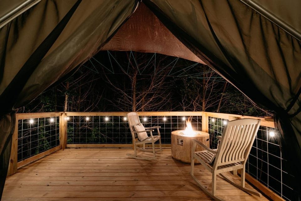 Treehouse Cozy Glamping Site Luxury tent in Ozark Mountains
