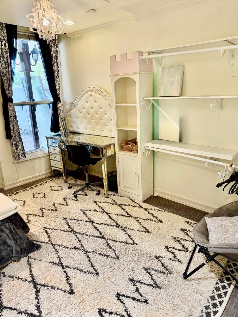 Private Room View Gated 2Acre Estate - Female Share Indoor - Men Share Outdoor - SD Vacation rental in Sherman Oaks