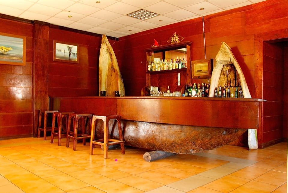 Restaurant/places to eat, Lounge or bar