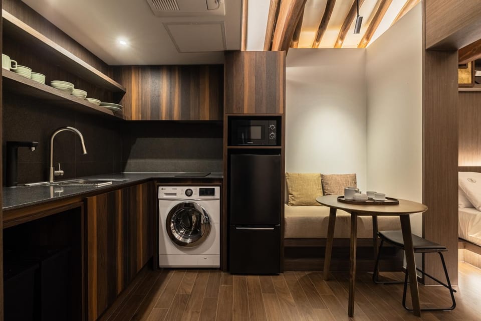 Dining area, kitchen