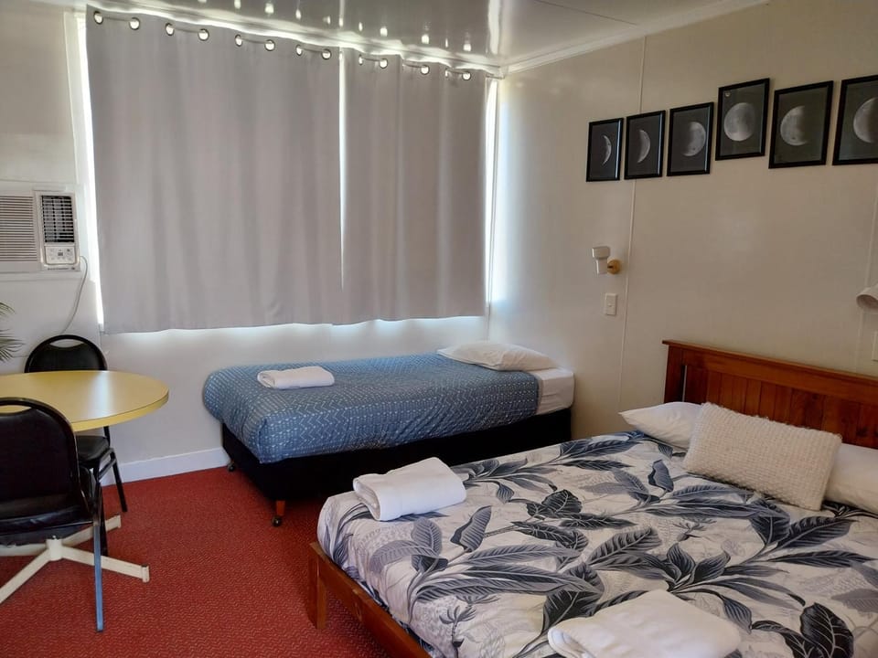 Bed, Photo of the whole room, Seating area, Bedroom
