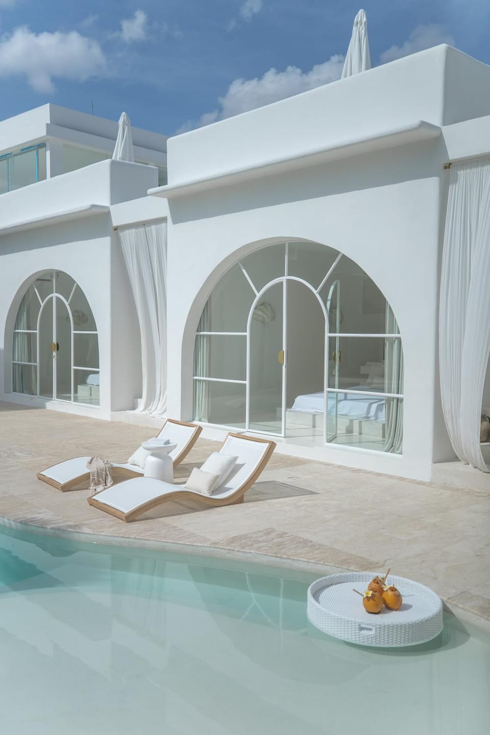 Day, Pool view