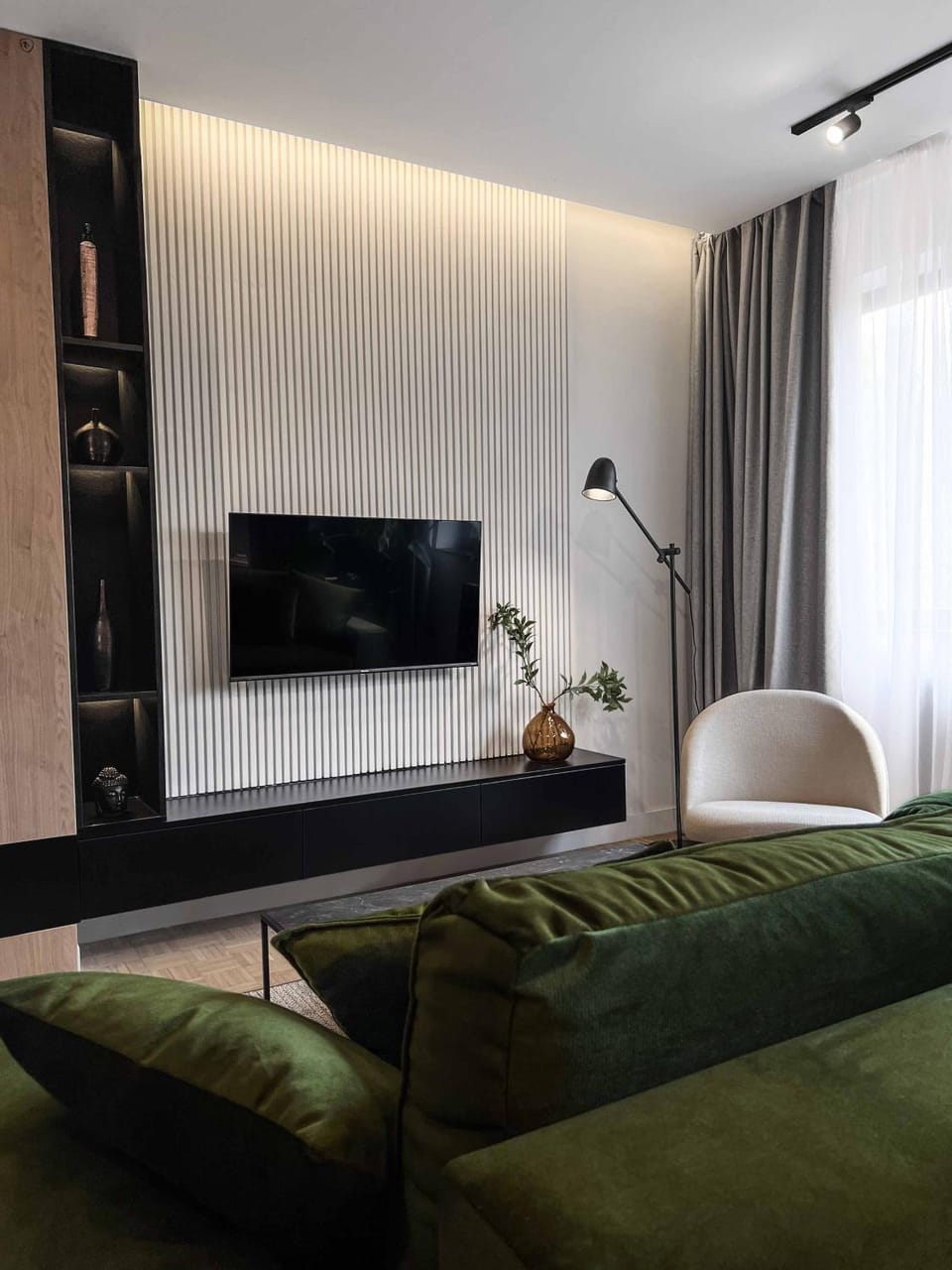 Communal lounge/ TV room, TV and multimedia, Living room, Seating area, Evening entertainment