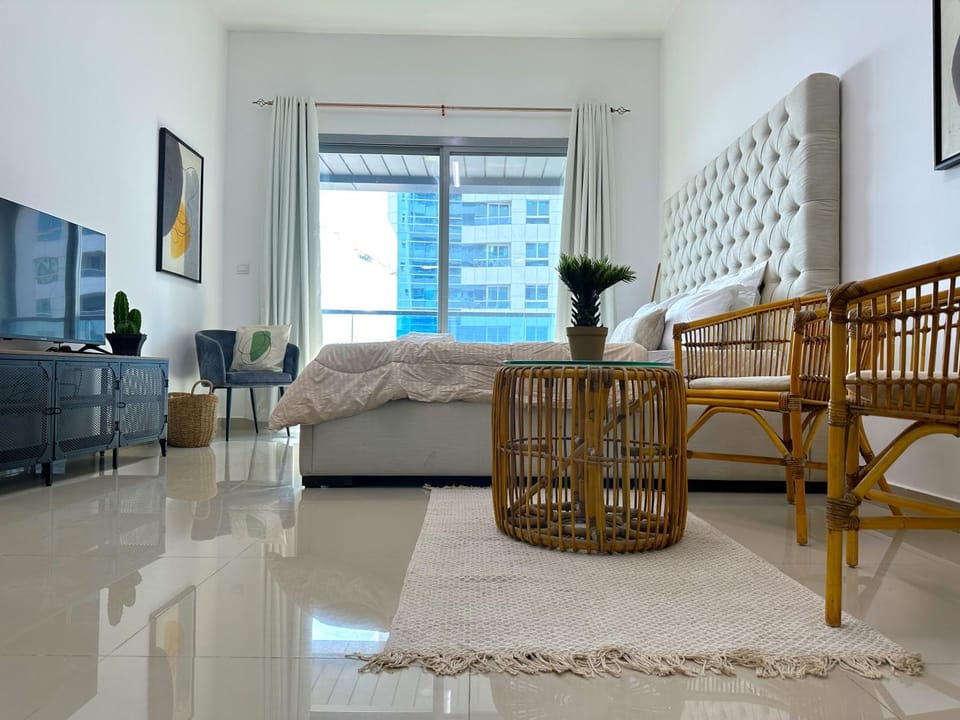 Luxury Studio w/ BoHo Design and Balcony for 4 Pax Apartment in Dubai