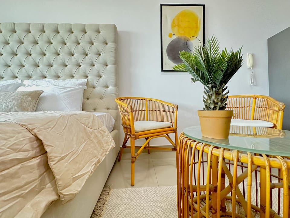 Luxury Studio w/ BoHo Design and Balcony for 4 Pax Apartment in Dubai