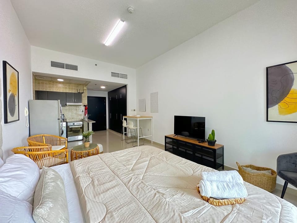 Luxury Studio w/ BoHo Design and Balcony for 4 Pax Apartment in Dubai