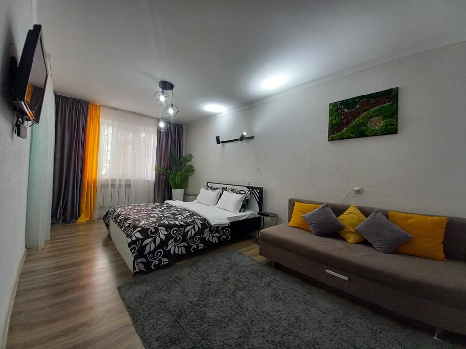 Bed, TV and multimedia, Living room, Photo of the whole room