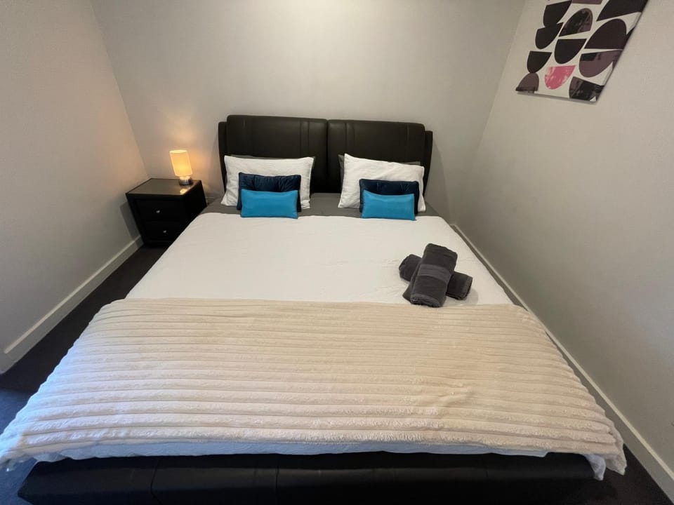 Modern 1BD Apt w free parking in central Brunswick Apartment in Melbourne