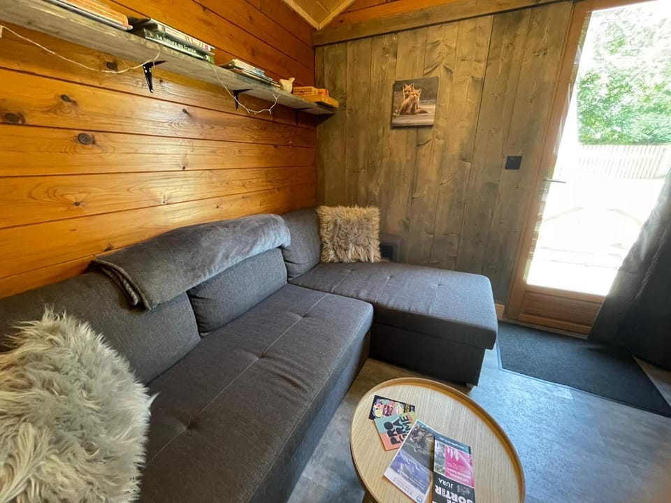Le petit chalet du mouralet Chalet in Jura