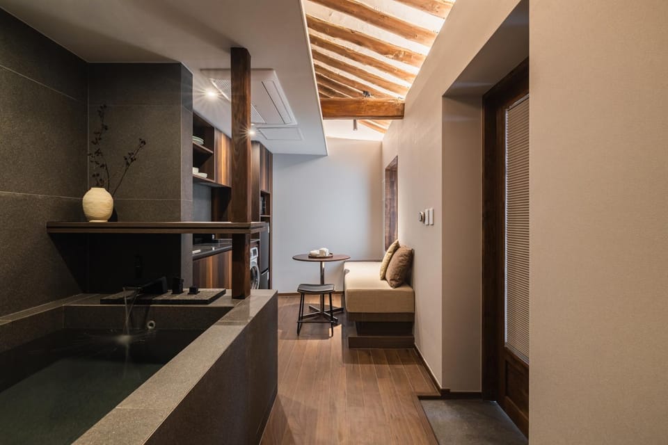 Living room, Bath