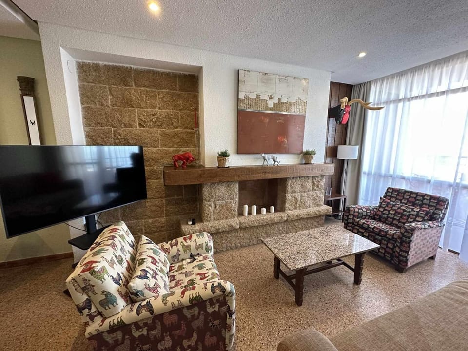 Communal lounge/ TV room, TV and multimedia, Living room