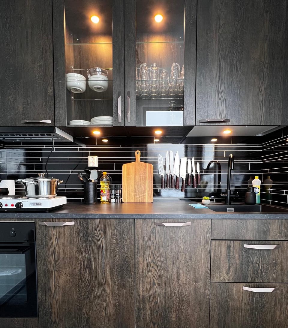 Coffee/tea facilities, Kitchen or kitchenette, Food and drinks, Food, stove, kitchen