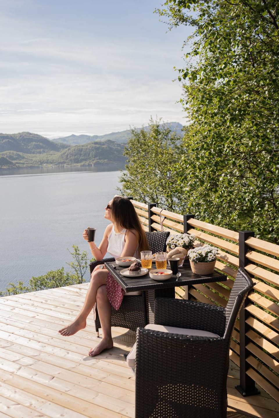 Day, People, Natural landscape, View (from property/room), Balcony/Terrace, Seating area, Dining area, Lake view, Mountain view