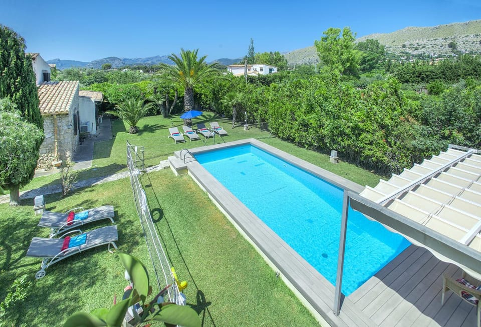Natural landscape, Garden, Garden view, Swimming pool, sunbed