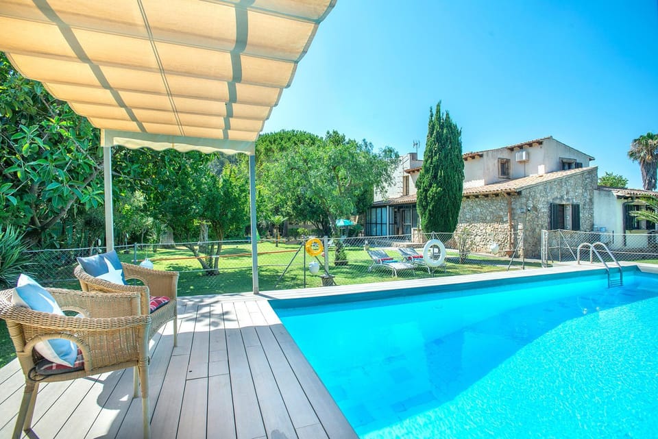 Property building, Garden, Pool view, Swimming pool, sunbed