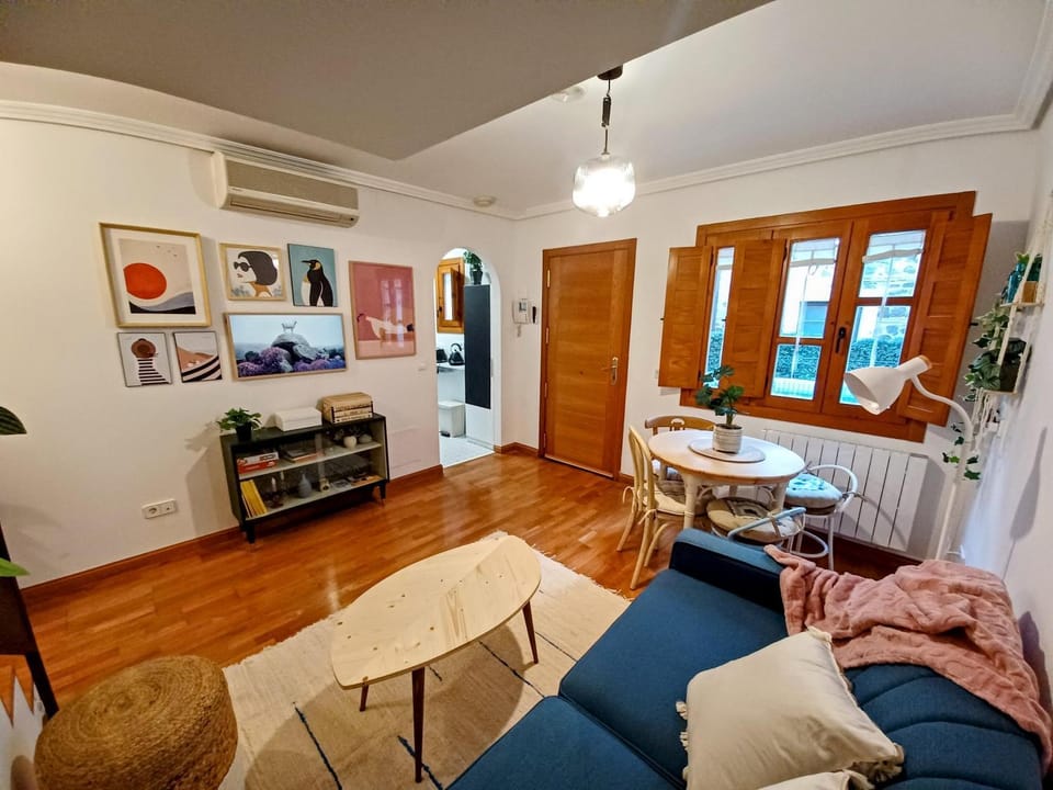 Living room, Photo of the whole room, Dining area