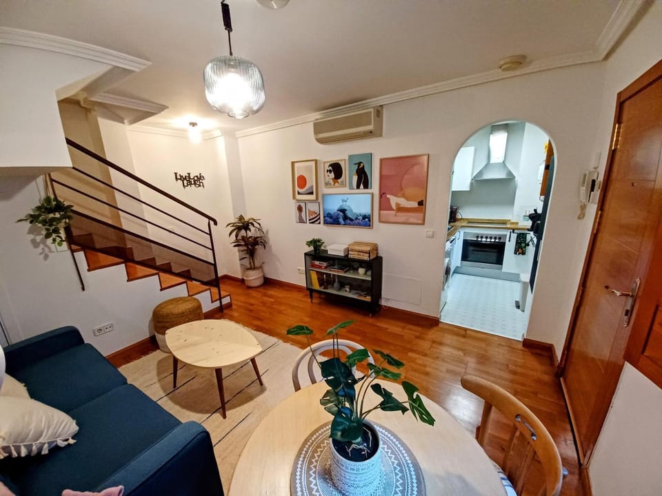 TV and multimedia, Living room, Dining area, air conditioner