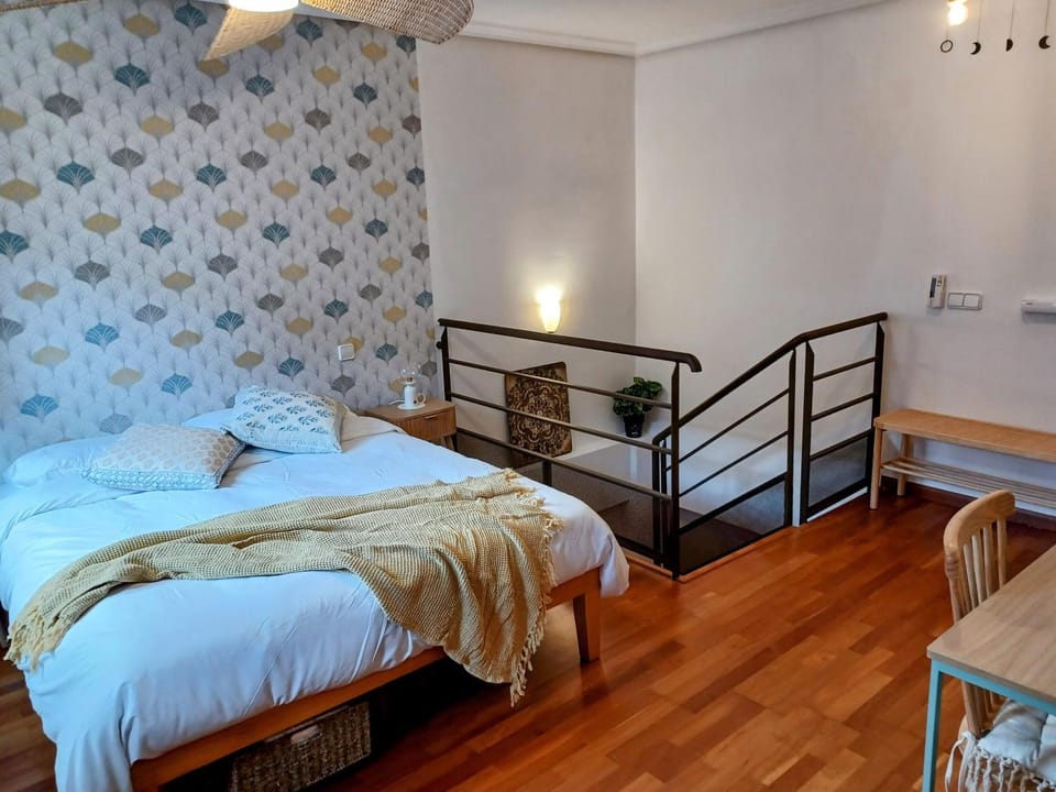 Bed, Photo of the whole room, Bedroom