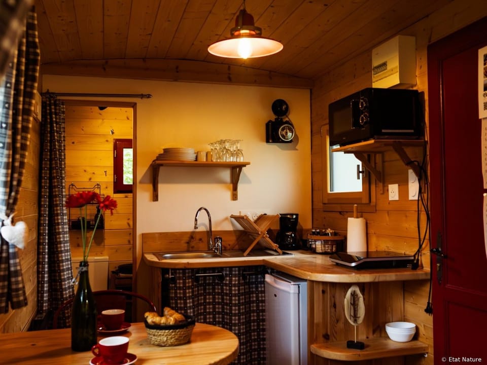 Kitchen or kitchenette